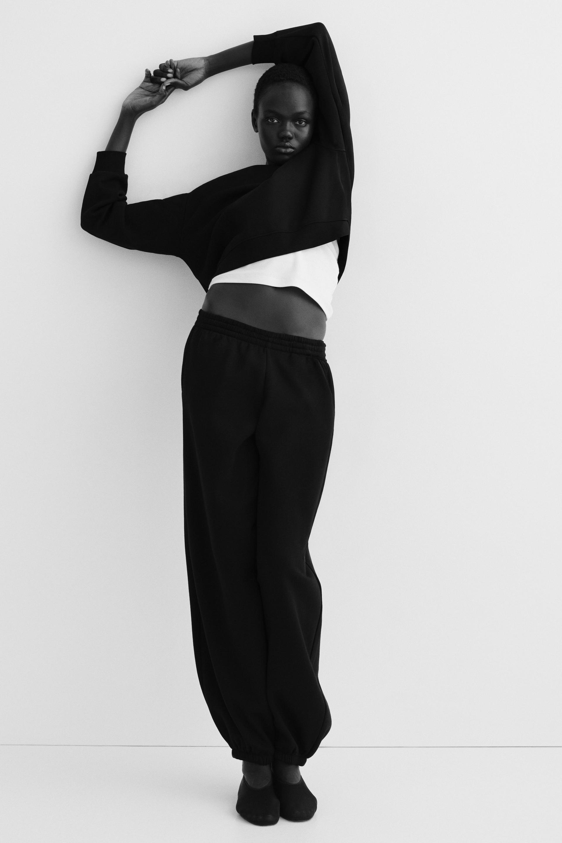 2-piece sweatshirt and joggers set
