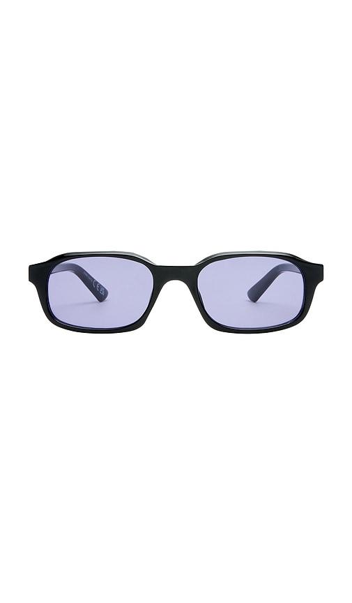 aire kinetic sunglass in black.