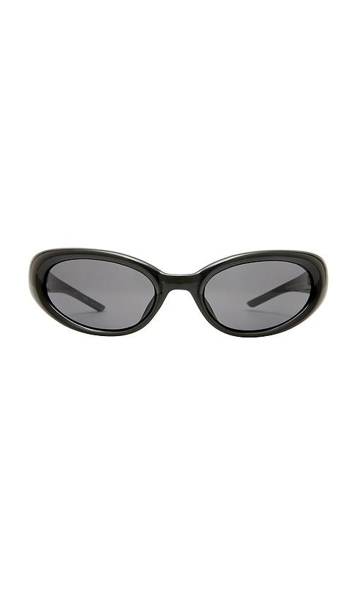 aire nimbus sunglass in black.