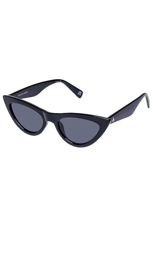 aire x revolve dualism in black.
