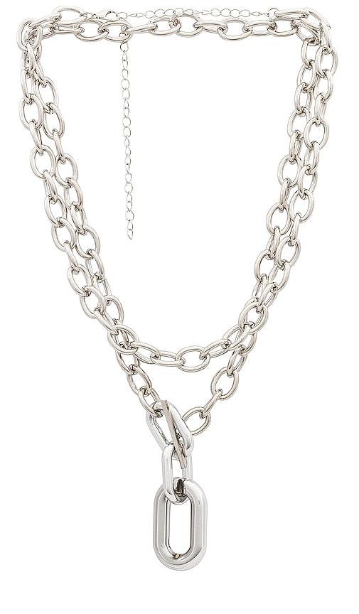 amber sceats large chain layered necklace in metallic silver.