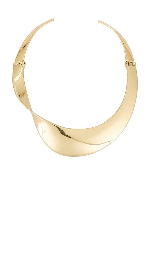 amber sceats lenny necklace in metallic gold.
