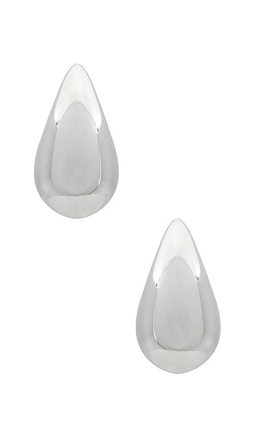 amber sceats lila earrings in metallic silver.