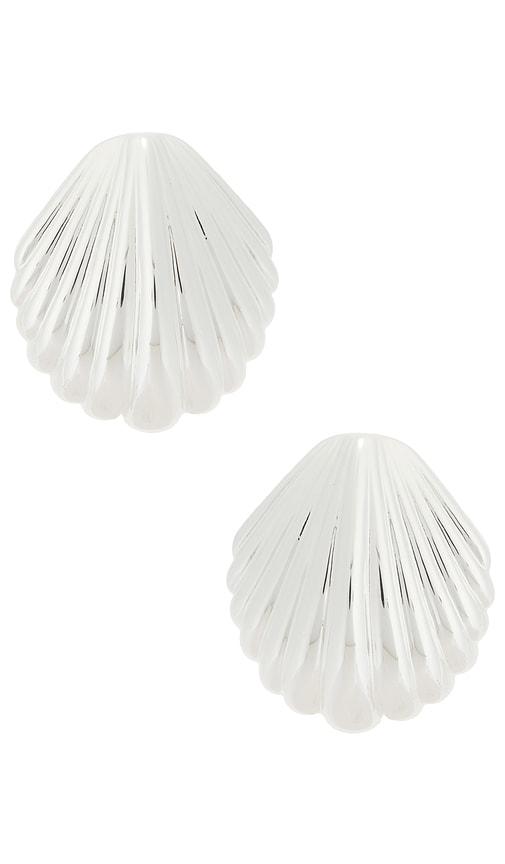 anni lu silver shell earring in metallic silver.
