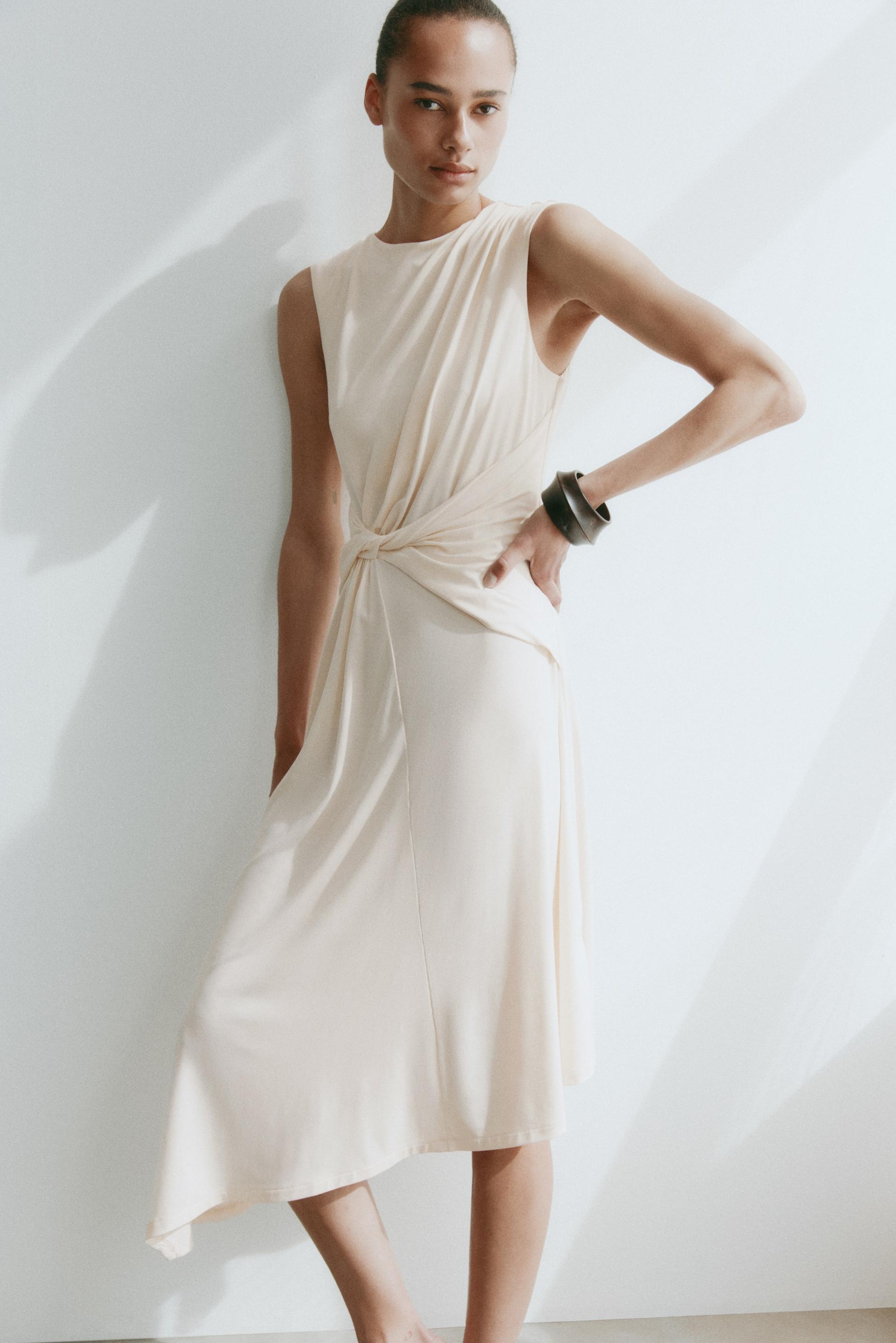 asymmetric twist-detail dress