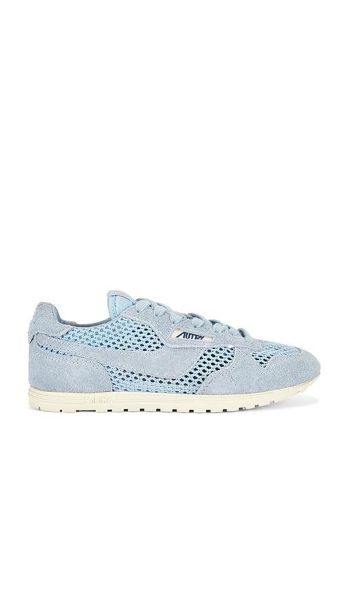 autry windspin low sneaker in baby blue. - size 37 (also in 38, 40)