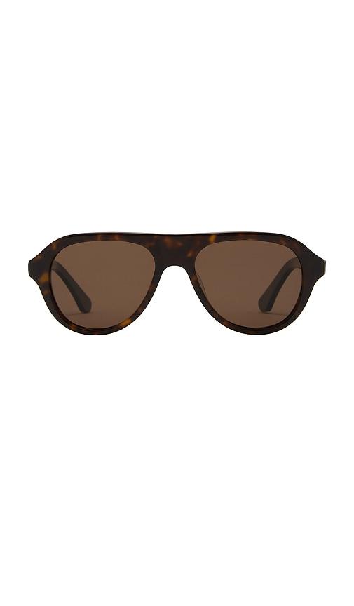 banbe the riley sunglasses in brown.