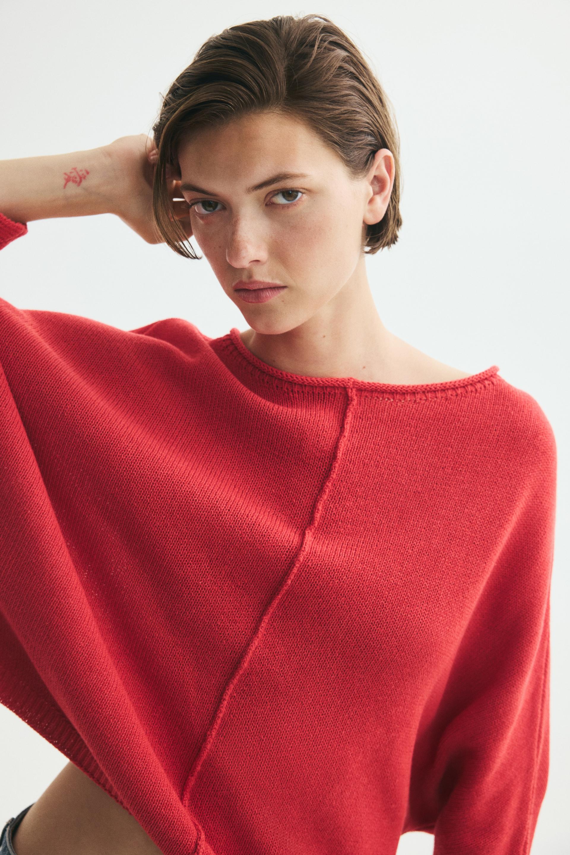 batwing-sleeved sweater