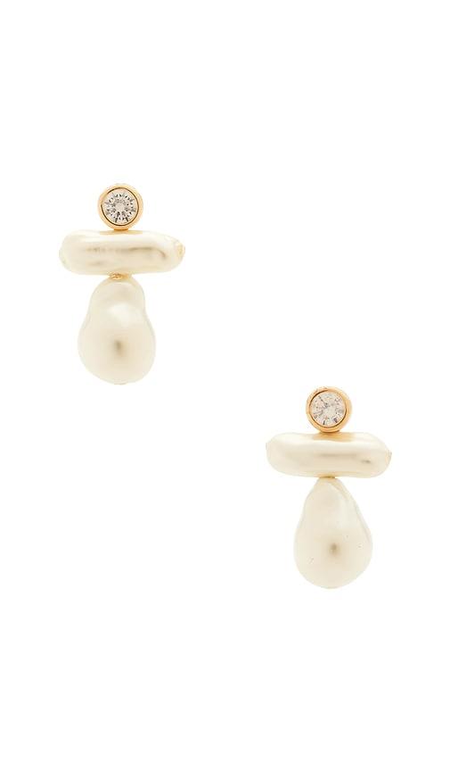 baublebar organic pearl earrings in white.