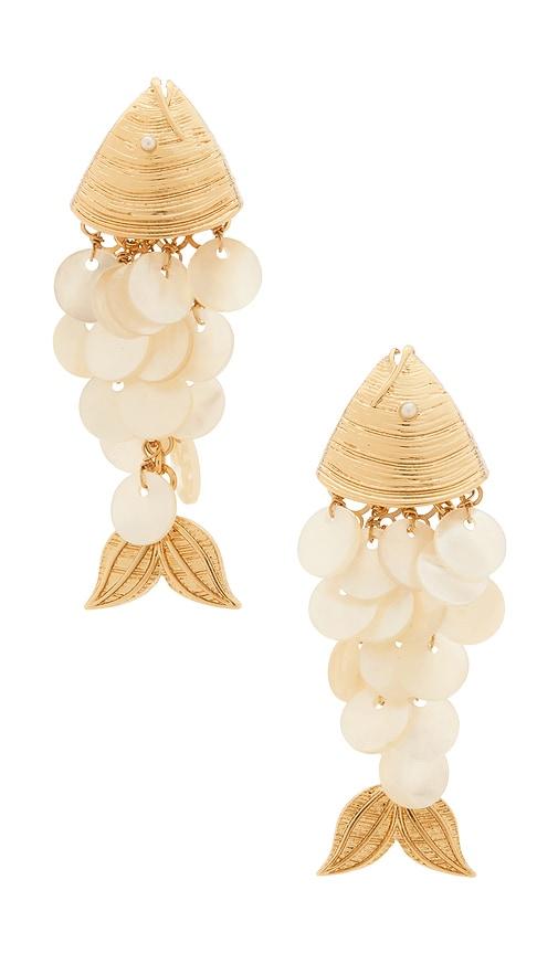 baublebar ripple effect fish earrings in white.