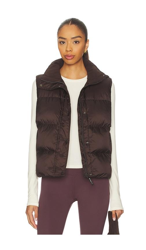 beyond yoga big cozy puffer vest in brown. - size m (also in xs)