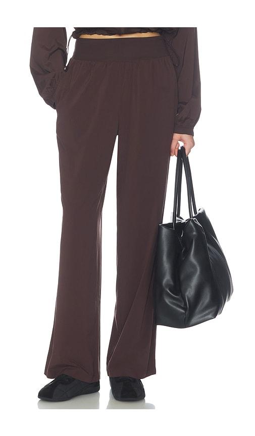 beyond yoga move free pant in brown. - size l (also in xs, s, m)