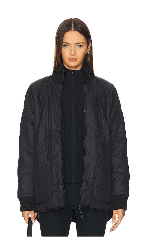beyond yoga reversible quilted jacket in black. - size l (also in m)