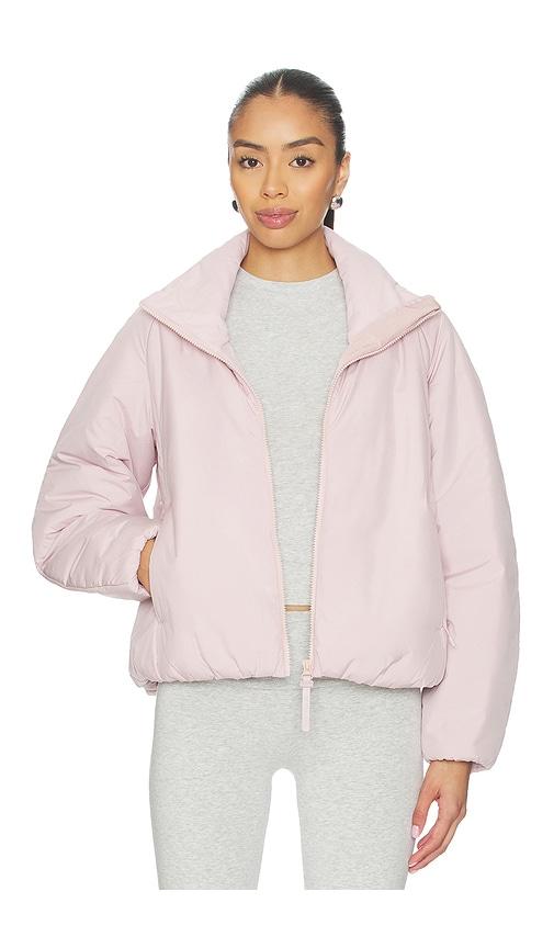 beyond yoga warm up puffer jacket in pink. - size m (also in s, xl)
