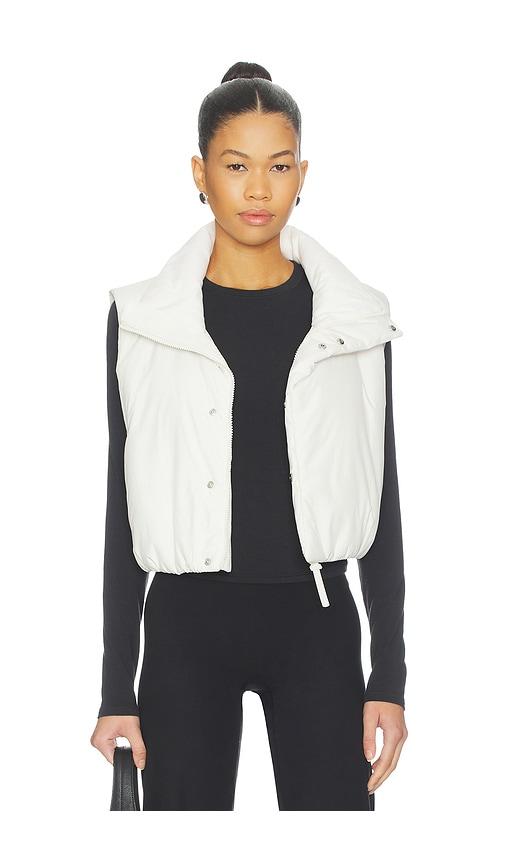 beyond yoga warm up puffer vest in white. - size l (also in m, s, xl, xs)