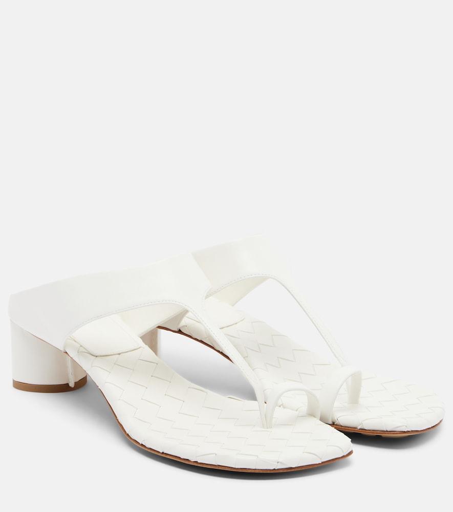 bottega veneta livia intrecciato leather thong sandals