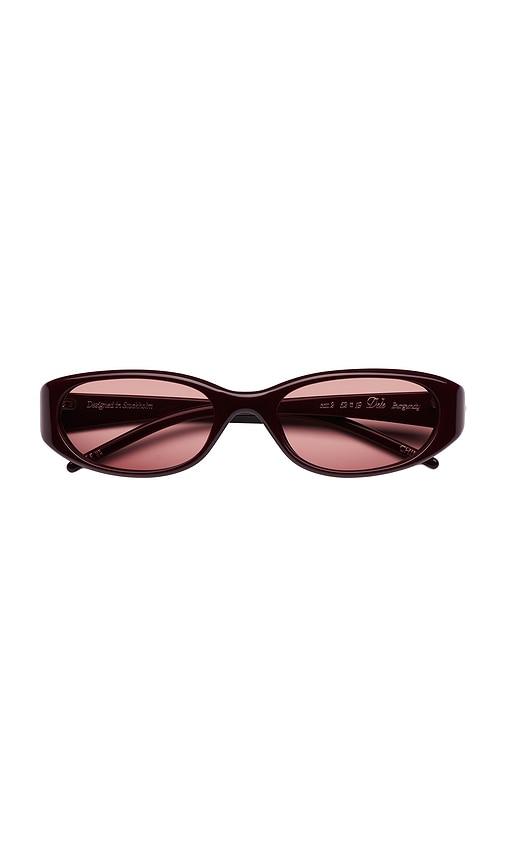 chimi dele sunglasses in burgundy.