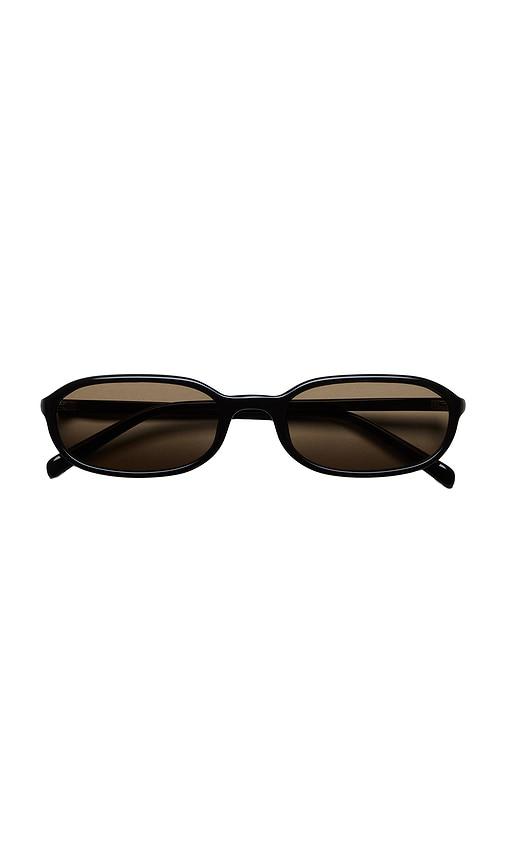 chimi edith sunglasses in black.