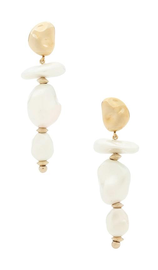 cult gaia fabbie earring in pearl in cream.