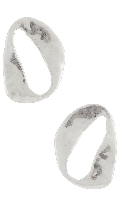 cult gaia rue mini earring in metallic silver.