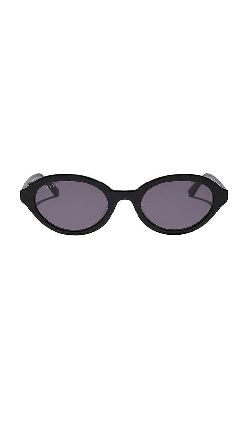 diff eyewear x rachael kirkconnell 90s oval sunglasses in black.