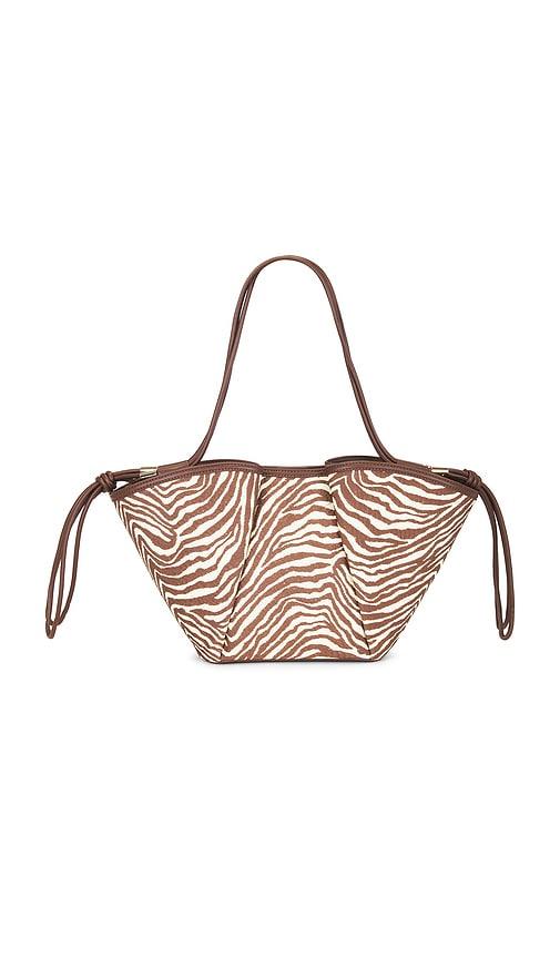 dolce vita maro raffia tote bag in multi.
