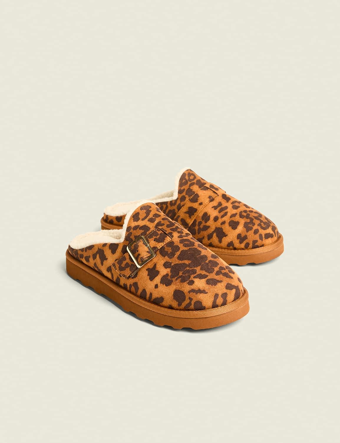 dream cloud buckle clog slipper