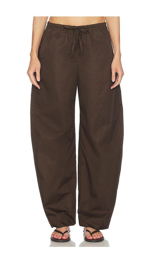 eaves lana barrel leg pant in chocolate. - size m (also in xs, xxs)