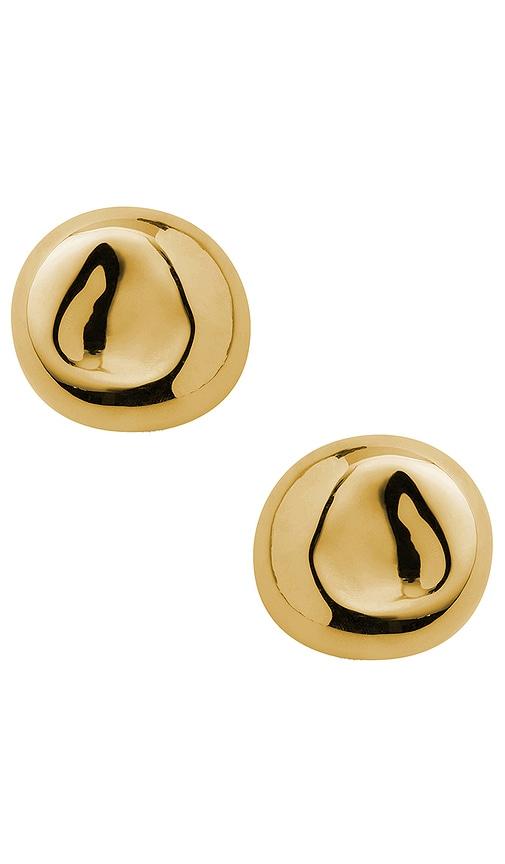 eliou lija earrings in gold in metallic gold.