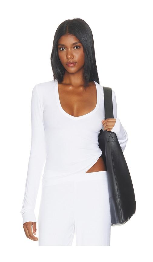 eterne butter rib long sleeve v-neck top in white. - size m (also in s)