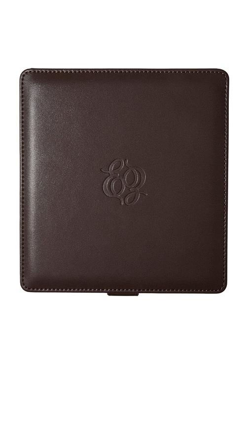etoile collective capsule case in brown.
