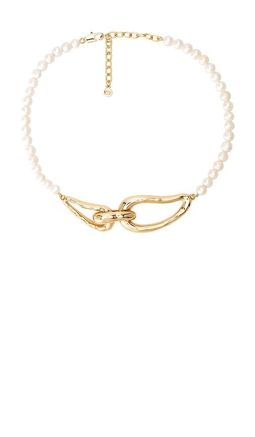 ettika molten muse pearl necklace in metallic gold.