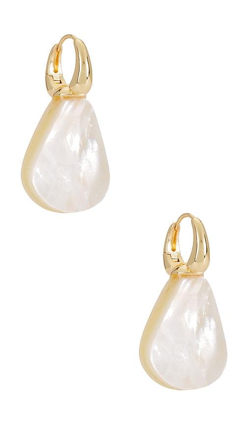 ettika mother of pearl drop earrings in ivory.