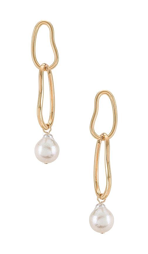 ettika pearl drop earring in metallic gold.