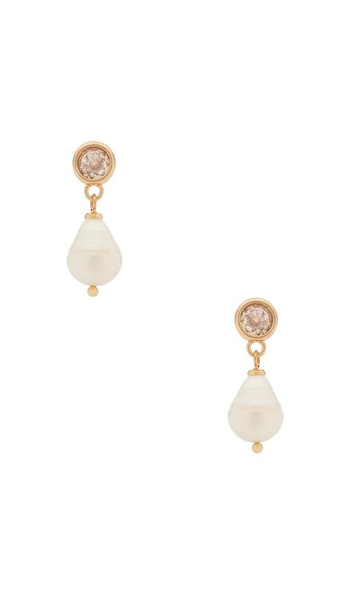 ettika simple pearl drop earrings in ivory.