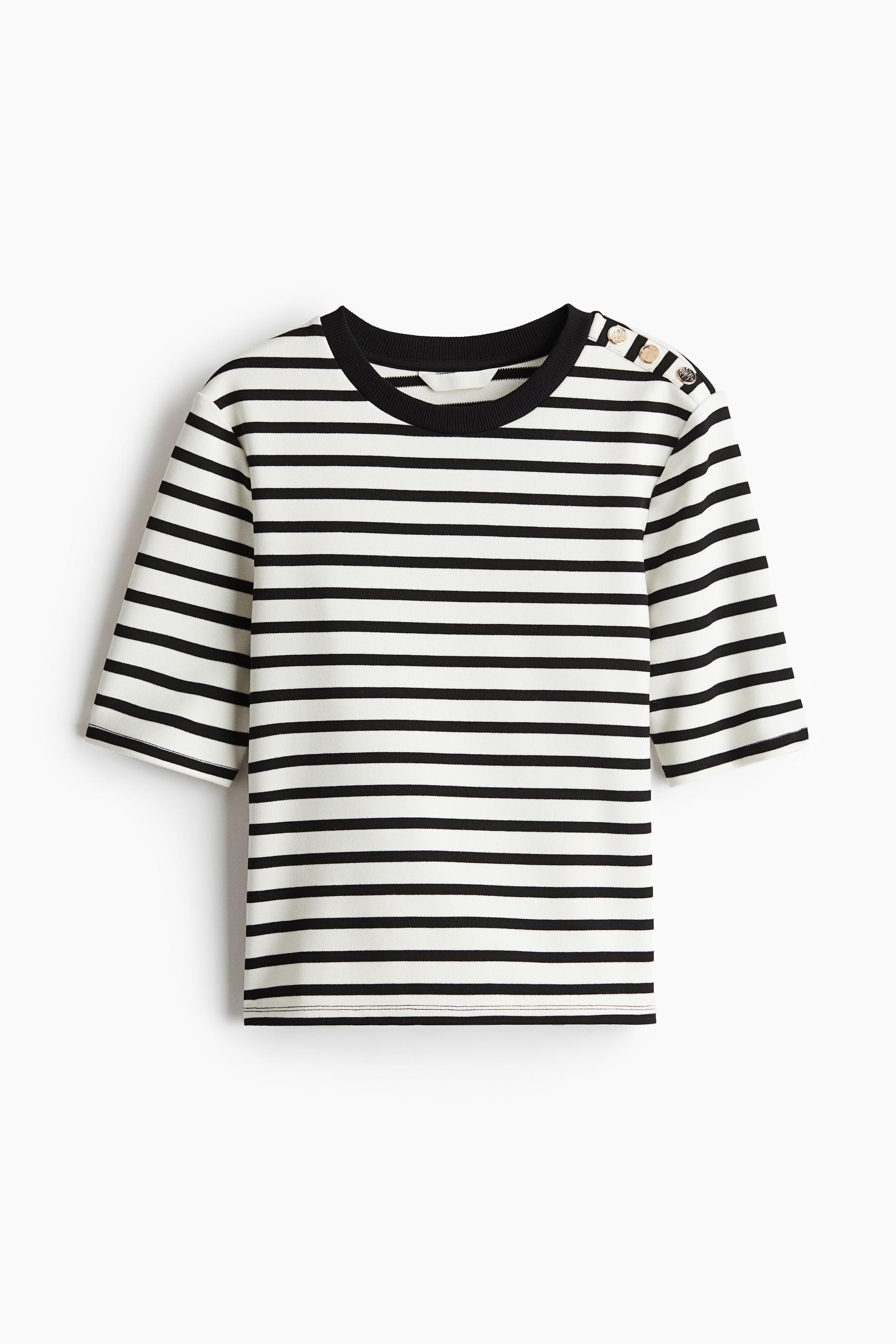 fitted t-shirt