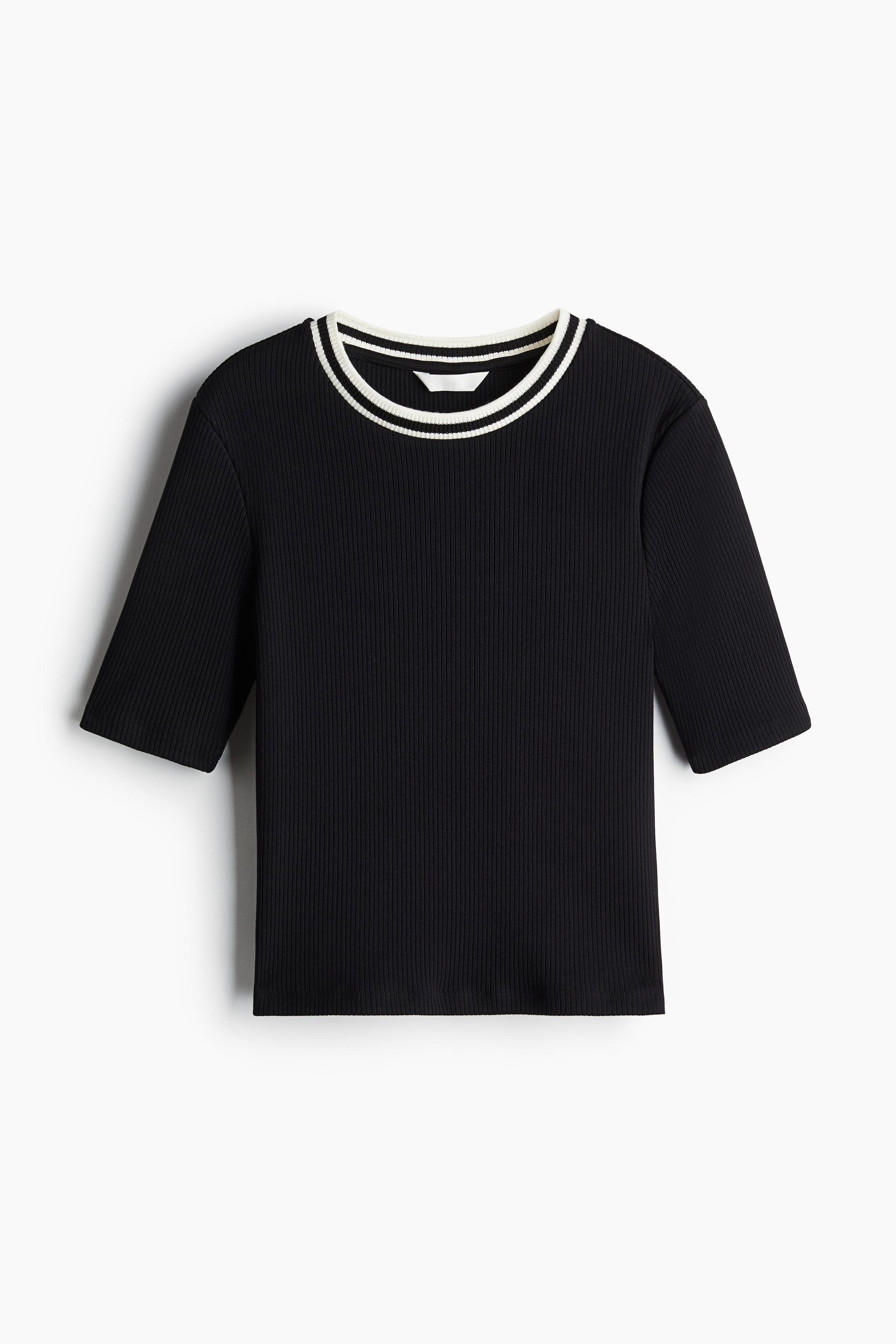 fitted t-shirt