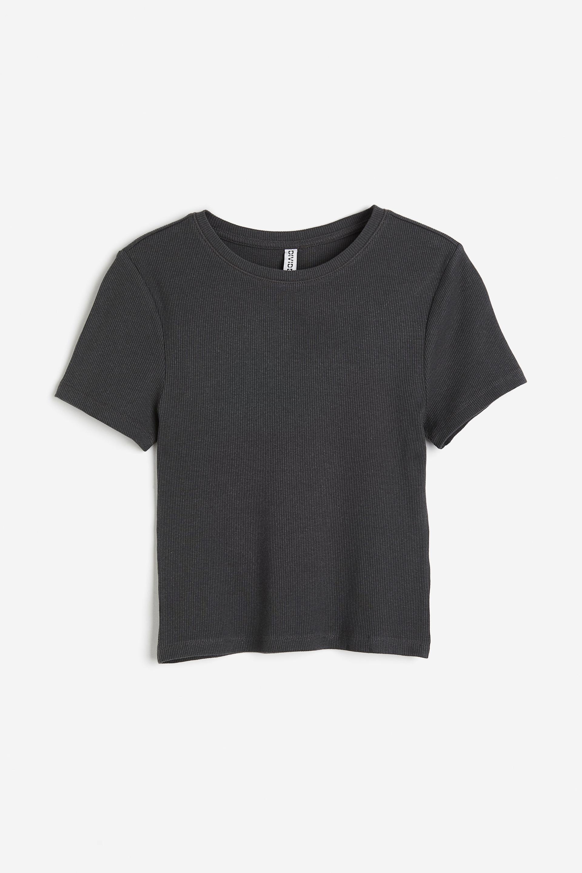 fitted t-shirt