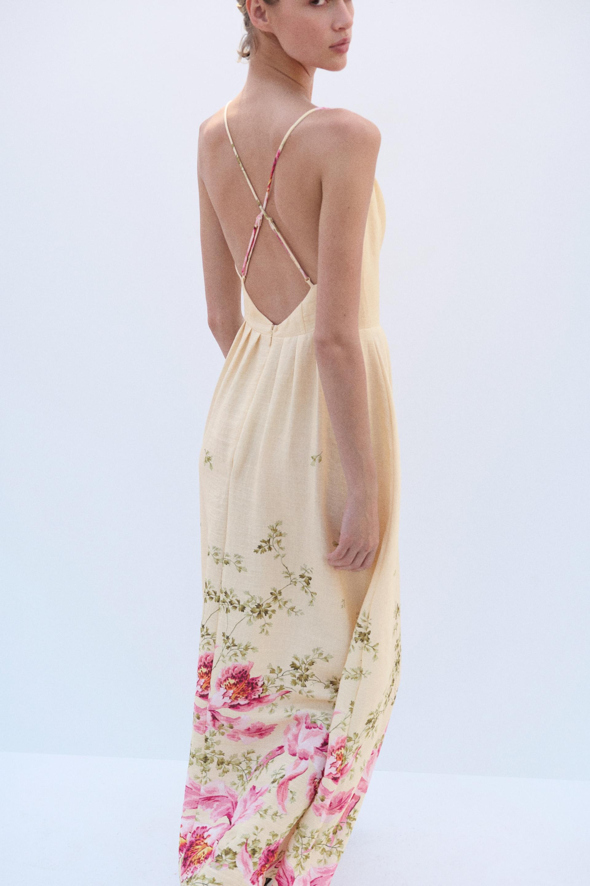 flared-skirt strappy dress