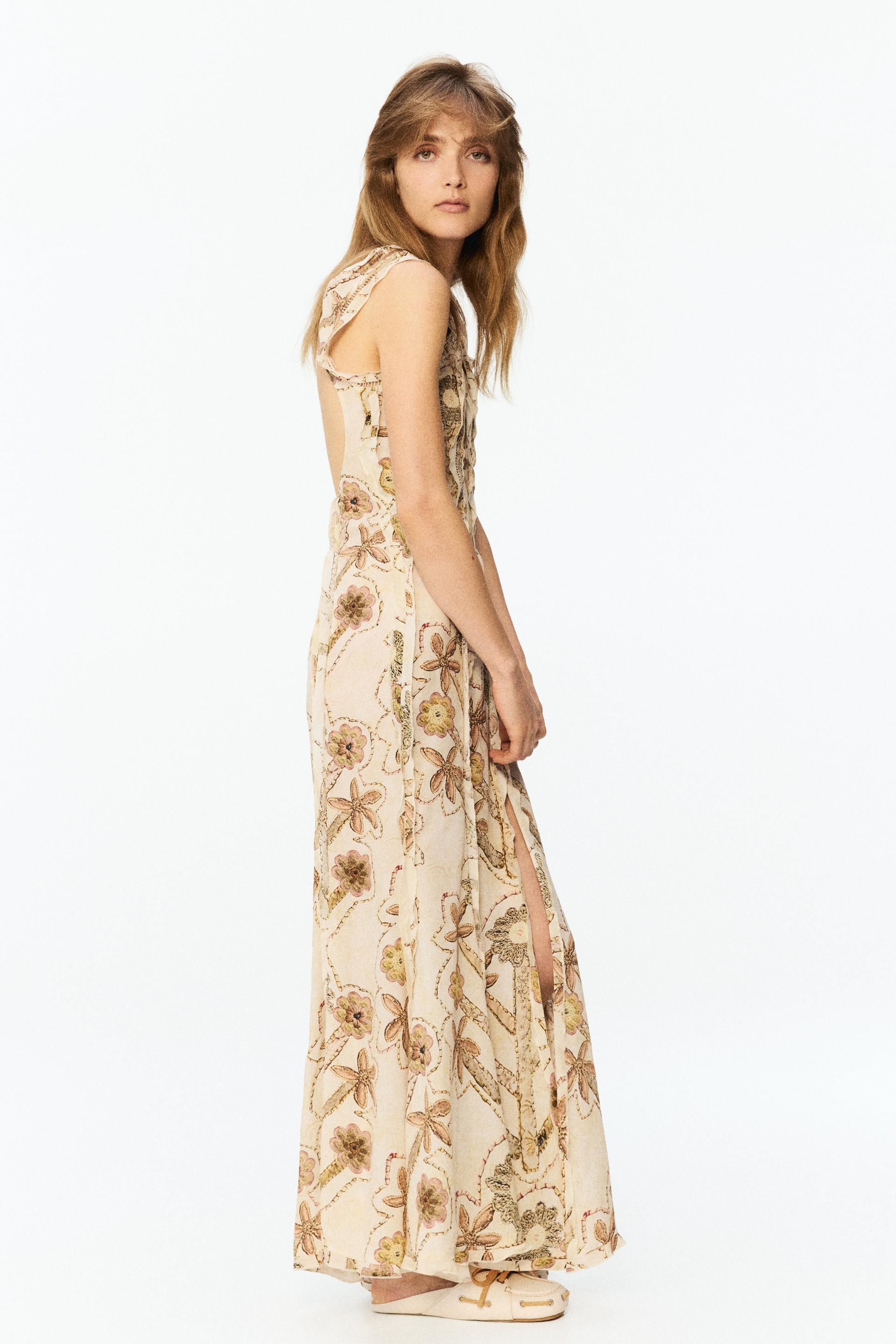 floral-print open-back dress with ruffles