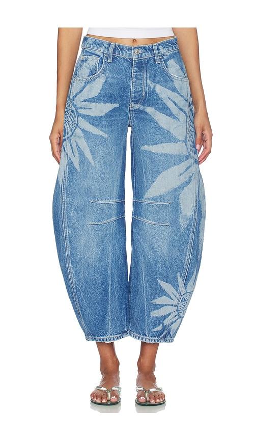 free people good luck printed barrel jean in blue. - size 24 (also in 25, 26, 27, 28, 29, 30, 31, 32)