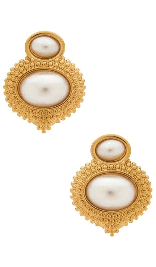 galley los angeles dahlia pearl earrings in metallic gold.