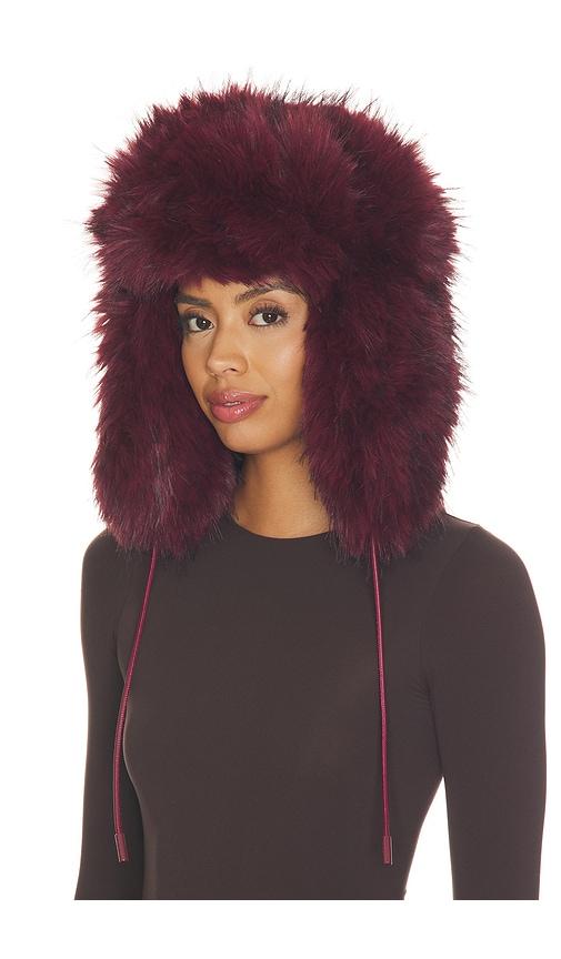 goldbergh cher hat in wine.