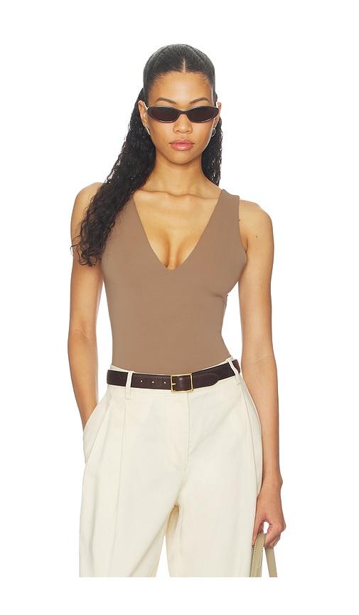 good american the sculpting deep v bodysuit in nude. - size l (also in xs, s, m, xl/1x)
