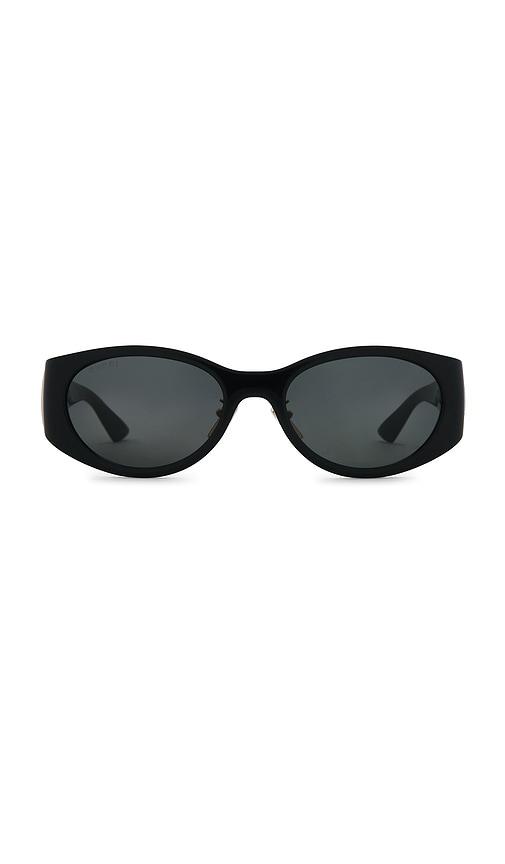gucci oval sunglasses in black.