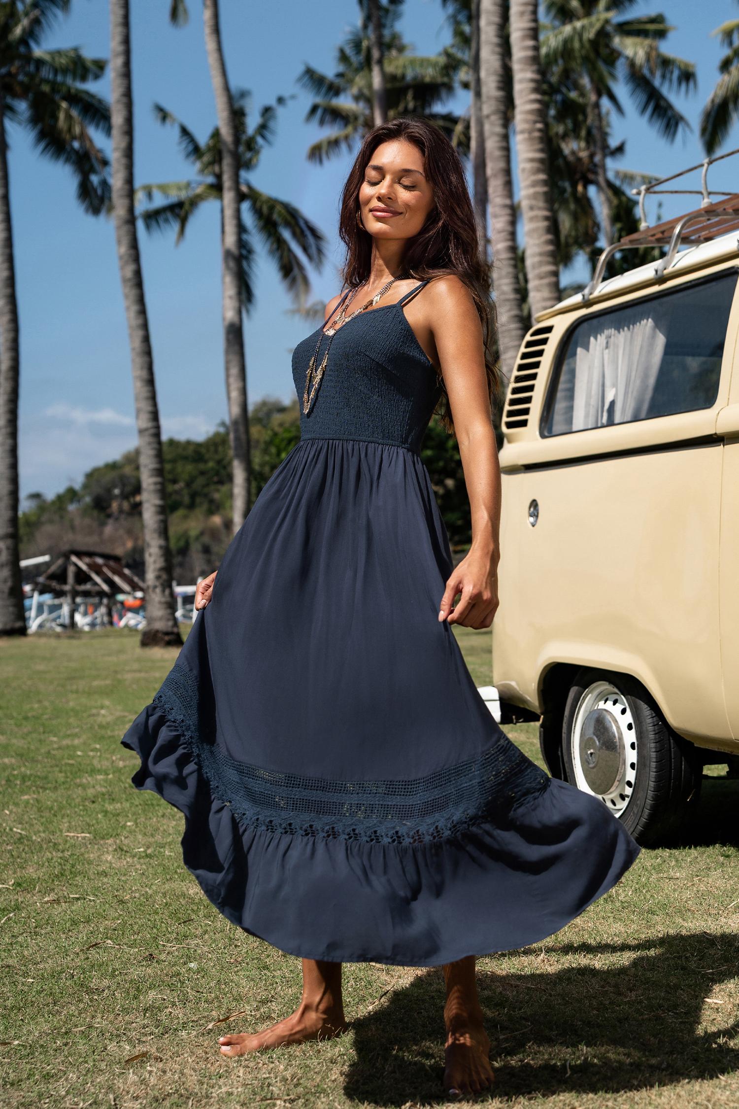 it's a date blue maxi dress - l