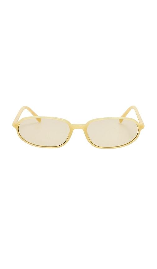 jacquemus oval sunglasses in yellow.