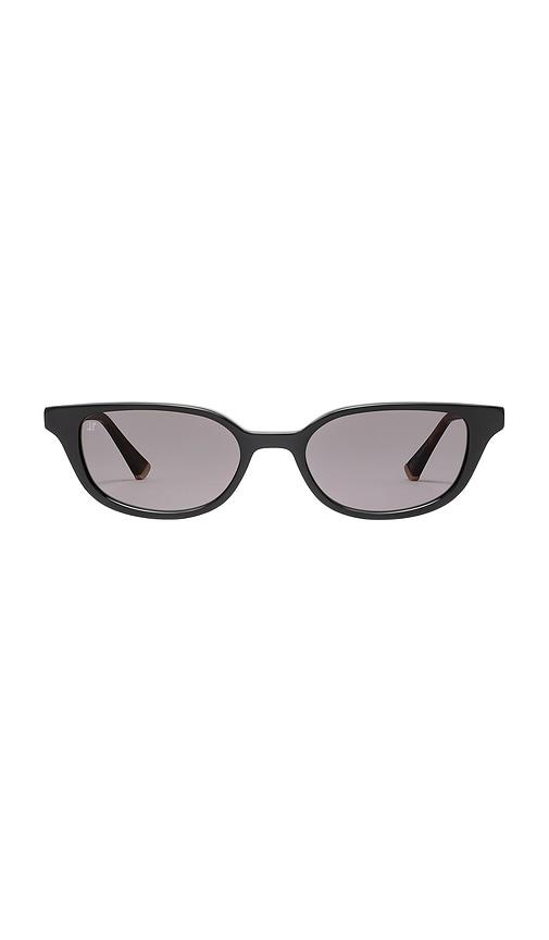 jimmy fairly the pippa sunglasses in black.