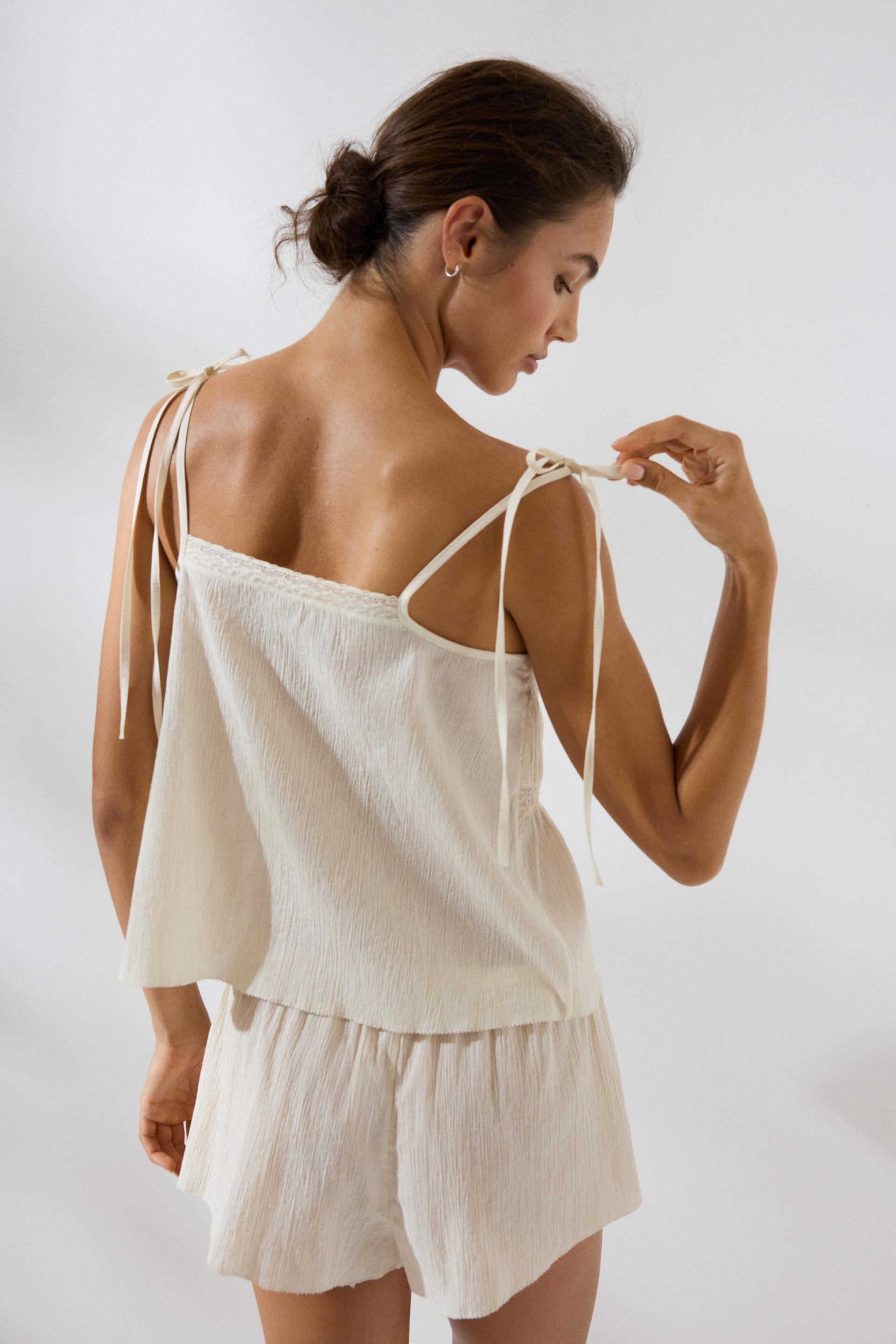 lace-detail cotton pajamas