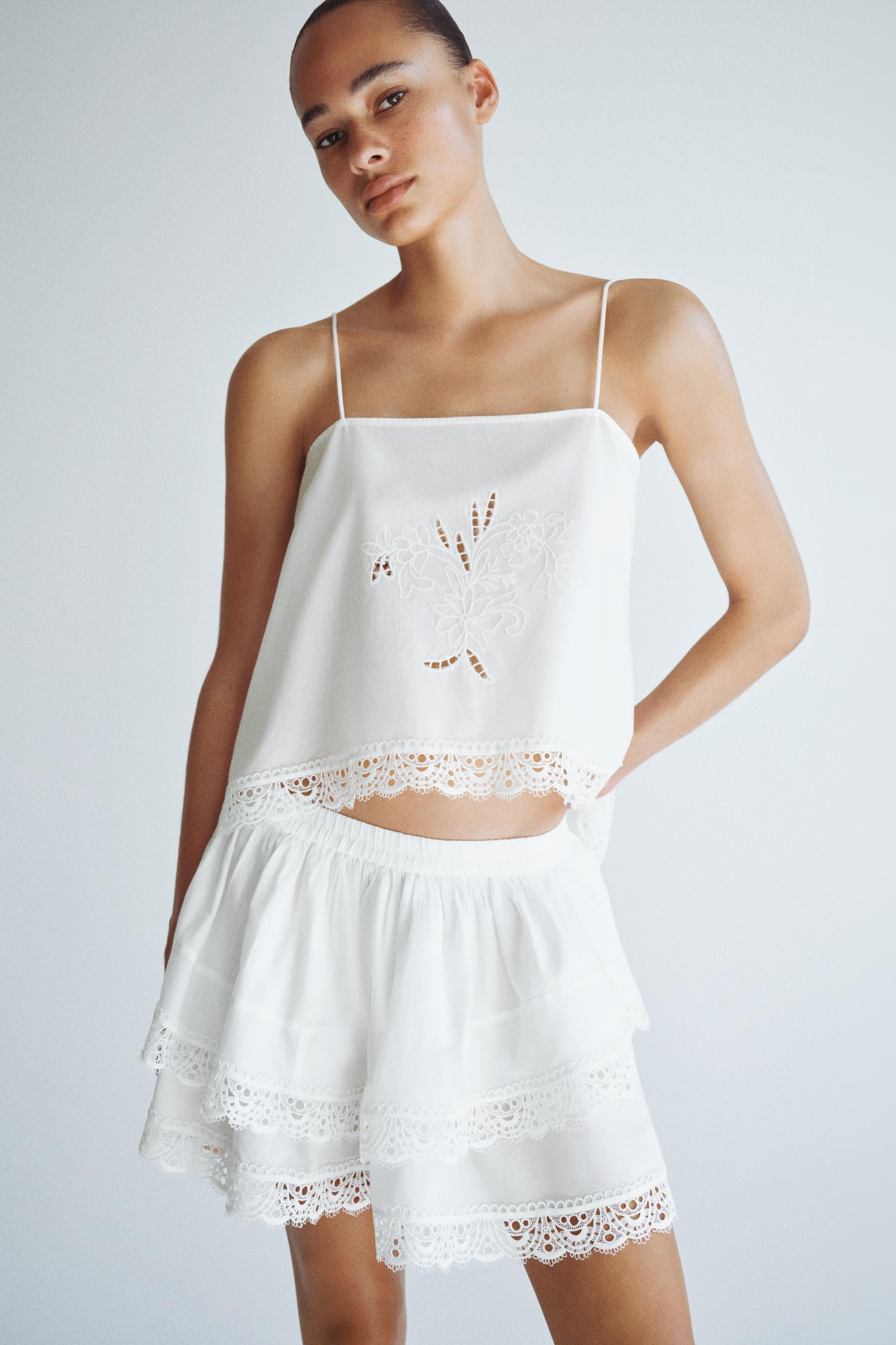lace-trimmed tiered skirt
